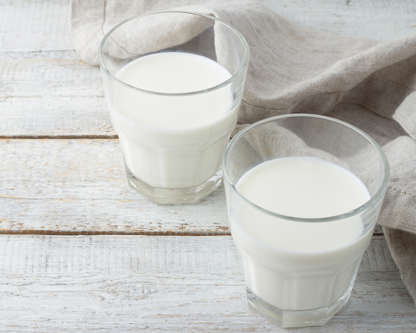 Glass,Of,Milk,On,Wooden,Background